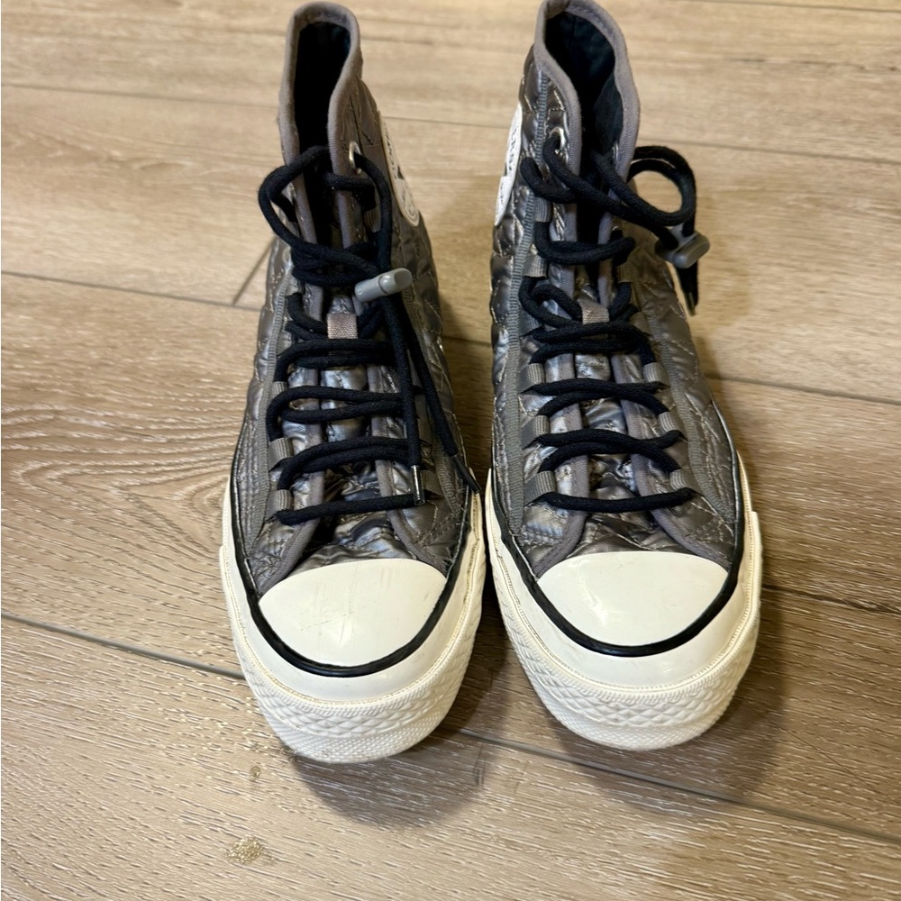 High-Top Athletic Shoes - Black and Gray